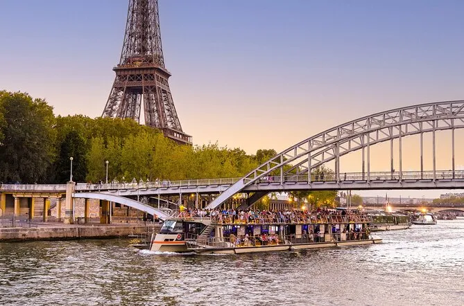 Bistro Parisien Dinner & Sightseeing-Bootsfahrt