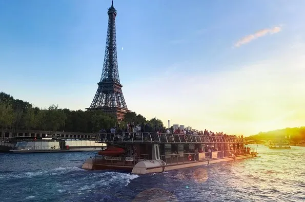Bateaux Parisiens Seine-Sightseeing-Bootsfahrt